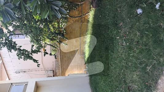 250 Yards Bunglow Well Maintained With Speciuos 1+3 Bedrooms With Powder Washrooms With Garden And Servant Quarters