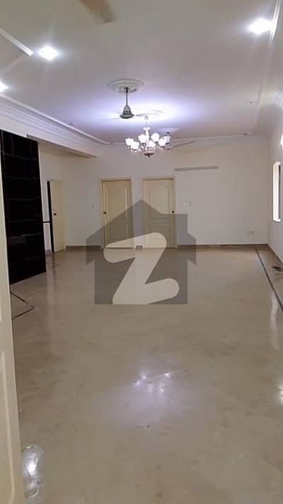 کلفٹن ۔ بلاک 2 کلفٹن,کراچی میں 3 کمروں کا 10 مرلہ فلیٹ 2.1 لاکھ میں کرایہ پر دستیاب ہے۔