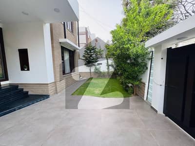 500 Yards Banglow available For Sale