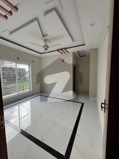 ٹاپ سٹی 1 اسلام آباد میں 6 کمروں کا 1 کنال مکان 7.35 کروڑ میں برائے فروخت۔