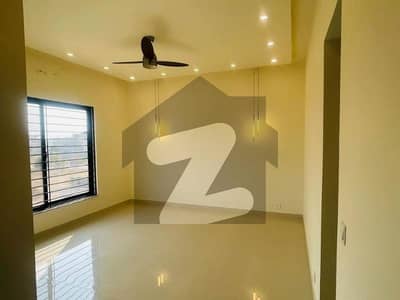 ٹاپ سٹی 1 اسلام آباد میں 5 کمروں کا 10 مرلہ مکان 4.65 کروڑ میں برائے فروخت۔