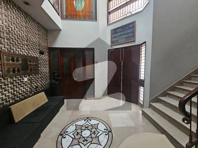 ڈی ایچ اے فیز 8 ڈی ایچ اے ڈیفینس,کراچی میں 5 کمروں کا 1 کنال مکان 12.75 کروڑ میں برائے فروخت۔