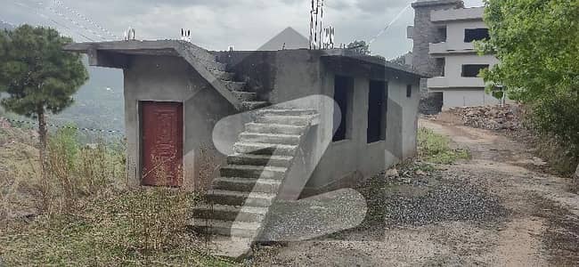 monal muree sy 15 min pehle imperial valley mai lakot palace k qareeb single story concrete made home (Grey Structure) ready urgent sale need for money