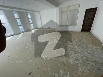 ذوالفقار کمرشل ایریا ڈی ایچ اے فیز 8,ڈی ایچ اے ڈیفینس,کراچی میں 4 مرلہ Studio دفتر 1.3 لاکھ میں کرایہ پر دستیاب ہے۔