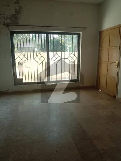 بحریہ ٹاؤن فیز 4 بحریہ ٹاؤن راولپنڈی,راولپنڈی میں 4 کمروں کا 10 مرلہ مکان 1.1 لاکھ میں کرایہ پر دستیاب ہے۔