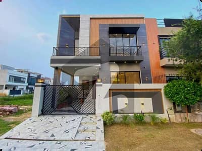5 MARLA ELEGANT AND FULLY MAINTAINED SUPER HOT LOCATED BRAND NEW BUNGALOW IS AVAILABLE IN THE BEST BLOCK OF DHA LAHORE.