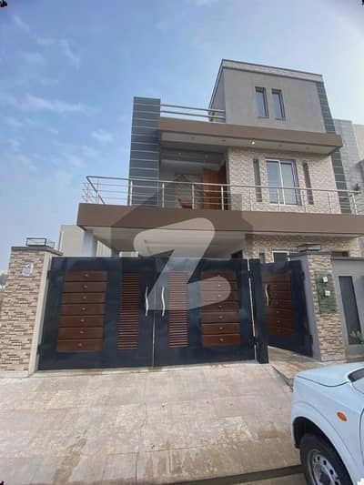 5 MARLA ELEGANT AND FULLY MAINTAINED SUPER HOT LOCATED BRAND NEW BUNGALOW IS AVAILABLE IN THE BEST BLOCK OF DHA LAHORE.