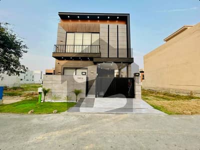 5 MARLA ELEGANT AND FULLY MAINTAINED SUPER HOT LOCATED BRAND NEW BUNGALOW IS AVAILABLE IN THE BEST BLOCK OF DHA LAHORE.