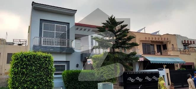 ڈی ایچ اے فیز 5 - بلاک بی فیز 5,ڈیفنس (ڈی ایچ اے),لاہور میں 4 کمروں کا 10 مرلہ مکان 2.3 لاکھ میں کرایہ پر دستیاب ہے۔