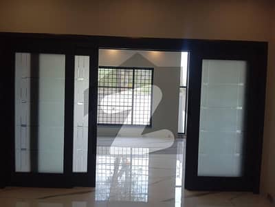 10 MARLA BRAND NEW LUXURY HOUSE FOR SALE