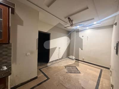 5 Marla Commercial Floor For Rent On 65 Feet Road