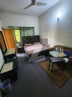 Furnish Room Available In G11/2 For Job Holder Lady