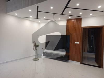 ایڈن ویلی فیصل آباد میں 5 مرلہ مکان 2.7 کروڑ میں برائے فروخت۔