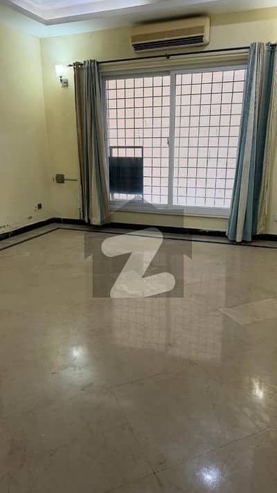 ای ۔ 11/4 ای ۔ 11,اسلام آباد میں 2 کمروں کا 4 مرلہ فلیٹ 65.0 لاکھ میں برائے فروخت۔