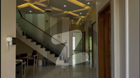 بحریہ ٹاؤن - پریسنٹ 8 بحریہ ٹاؤن کراچی,کراچی میں 5 کمروں کا 11 مرلہ مکان 4.0 کروڑ میں برائے فروخت۔