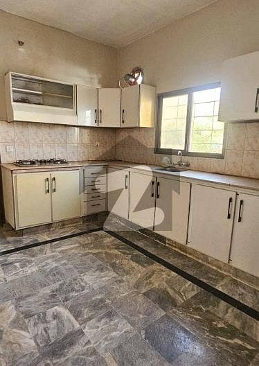 ڈی ایچ اے فیز 2 ڈی ایچ اے ڈیفینس,کراچی میں 3 کمروں کا 1 کنال بالائی پورشن 2.25 لاکھ میں کرایہ پر دستیاب ہے۔