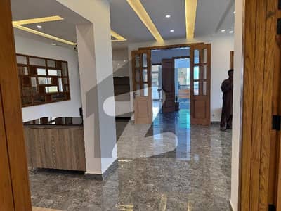 ڈی ۔ 12/2 ڈی ۔ 12,اسلام آباد میں 9 کمروں کا 1 کنال مکان 22.0 کروڑ میں برائے فروخت۔