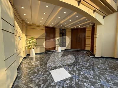 بحریہ ٹاؤن فیز 8 ۔ رفیع بلاک بحریہ ٹاؤن فیز 8,بحریہ ٹاؤن راولپنڈی,راولپنڈی میں 6 کمروں کا 10 مرلہ مکان 4.9 کروڑ میں برائے فروخت۔