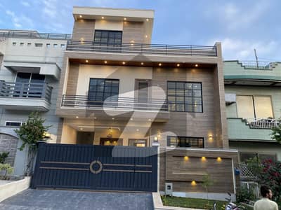 جی ۔ 13 اسلام آباد میں 5 کمروں کا 7 مرلہ مکان 6.75 کروڑ میں برائے فروخت۔