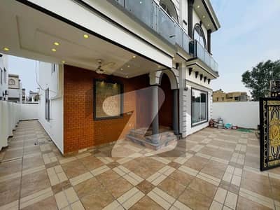 10 MARLA SLIGHTLY USED HOUSE FOR SALE VERY REASONABLE PRICE URGENT SALE