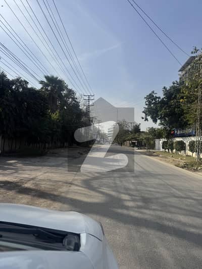 گلبرگ 3 - بلاک ڈی1 گلبرگ 3,گلبرگ,لاہور میں 5 کنال رہائشی پلاٹ 14.8 ارب میں برائے فروخت۔