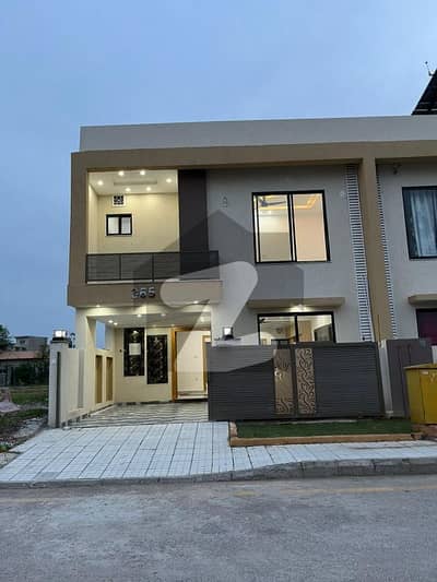 بحریہ ٹاؤن فیز 8 ۔ بلاک ایل بحریہ ٹاؤن فیز 8,بحریہ ٹاؤن راولپنڈی,راولپنڈی میں 3 کمروں کا 5 مرلہ مکان 1.98 کروڑ میں برائے فروخت۔