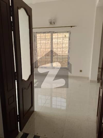 بحریہ انکلیو - سیکٹر سی 1 بحریہ انکلیو,بحریہ ٹاؤن,اسلام آباد میں 2 کمروں کا 10 مرلہ بالائی پورشن 75.0 ہزار میں کرایہ پر دستیاب ہے۔