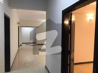 10 MARLA 3 BEDROOM APARTMENT AVAILABLE FOR RENT