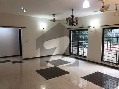 10 MARLA 3 BEDROOM APARTMENT AVAILABLE FOR RENT