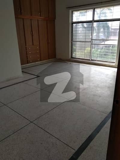 2 kanal 4 bed upper portion Y Block Near Macdonald