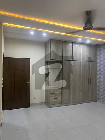 فارمانئیٹس ہاؤسنگ سکیم لاہور میں 2 کمروں کا 11 مرلہ بالائی پورشن 65.0 ہزار میں کرایہ پر دستیاب ہے۔