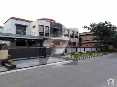 سرور کالونی کینٹ,لاہور میں 1 کنال رہائشی پلاٹ 40.0 کروڑ میں برائے فروخت۔