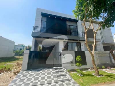 ڈی ایچ اے 9 ٹاؤن ڈیفنس (ڈی ایچ اے),لاہور میں 3 کمروں کا 5 مرلہ مکان 95.0 ہزار میں کرایہ پر دستیاب ہے۔