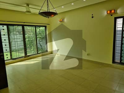 ویلینشیاء ہاؤسنگ سوسائٹی لاہور میں 5 کمروں کا 1 کنال مکان 2.48 لاکھ میں کرایہ پر دستیاب ہے۔