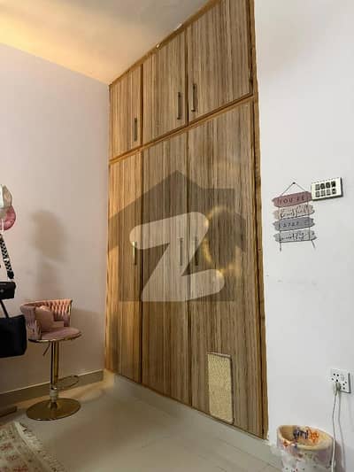 پی ای سی ایچ ایس بلاک 2 پی ای سی ایچ ایس,جمشید ٹاؤن,کراچی میں 3 کمروں کا 7 مرلہ زیریں پورشن 2.6 کروڑ میں برائے فروخت۔