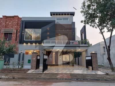 A BEAUTIFUL 10 MARLA HOUSE FOR SALE IN GULMOHAR BLOCK SECTOR C BAHRIA TOWN LAHORE