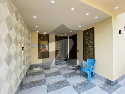 بحریہ ٹاؤن فیز 8 بحریہ ٹاؤن راولپنڈی,راولپنڈی میں 3 کمروں کا 5 مرلہ مکان 2.4 کروڑ میں برائے فروخت۔