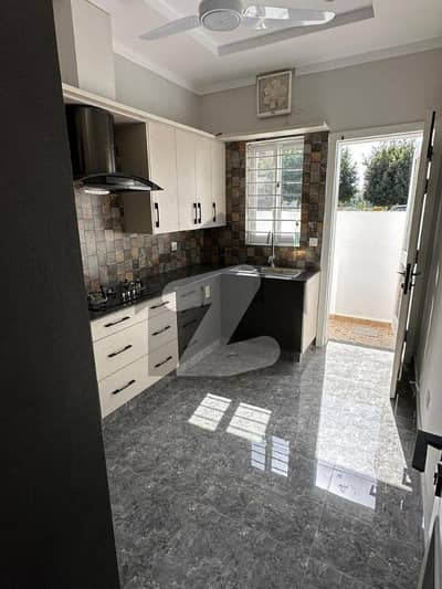 بحریہ انکلیو - سیکٹر ایچ بحریہ انکلیو,بحریہ ٹاؤن,اسلام آباد میں 4 کمروں کا 5 مرلہ مکان 75.0 ہزار میں کرایہ پر دستیاب ہے۔