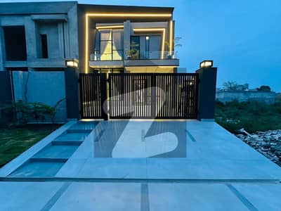 فارمانئیٹس ہاؤسنگ سکیم لاہور میں 5 کمروں کا 10 مرلہ مکان 3.65 کروڑ میں برائے فروخت۔