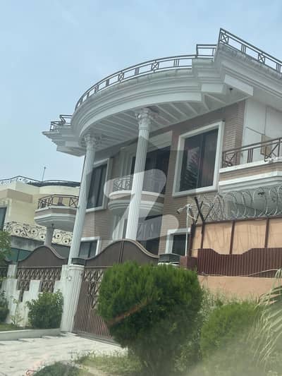 F-11/4 500 yards 5 Bed room house available for sale