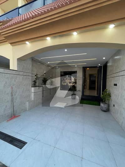 بحریہ ٹاؤن فیز 8 ۔ عثمان بلاک بحریہ ٹاؤن فیز 8 ۔ سفاری ویلی,بحریہ ٹاؤن فیز 8,بحریہ ٹاؤن راولپنڈی,راولپنڈی میں 4 کمروں کا 7 مرلہ مکان 3.65 کروڑ میں برائے فروخت۔