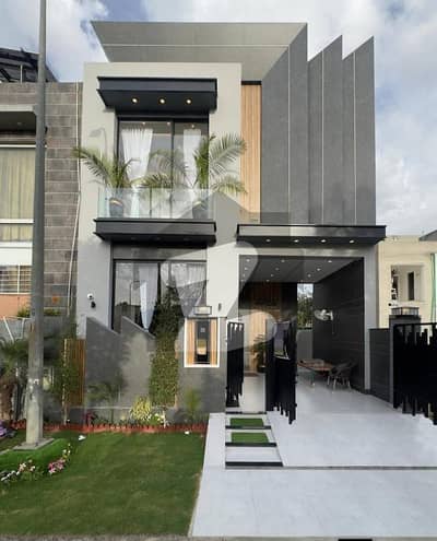 ڈی ایچ اے 9 ٹاؤن ڈیفنس (ڈی ایچ اے),لاہور میں 3 کمروں کا 5 مرلہ مکان 98.0 ہزار میں کرایہ پر دستیاب ہے۔