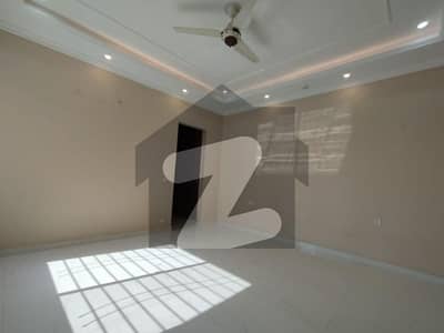 ڈی ایچ اے فیز 4 ڈیفنس (ڈی ایچ اے),لاہور میں 5 کمروں کا 1 کنال مکان 2.5 لاکھ میں کرایہ پر دستیاب ہے۔