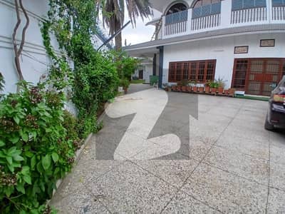 نارتھ ناظم آباد ۔ بلاک اے نارتھ ناظم آباد,کراچی میں 11 کمروں کا 1 کنال عمارت 15.0 لاکھ میں کرایہ پر دستیاب ہے۔