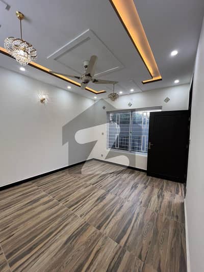 Best Options For House Is Available For Sale In G-15/2 Main Sevies Roed Forent Open With Huge Extra Land All Fecelities Are Available