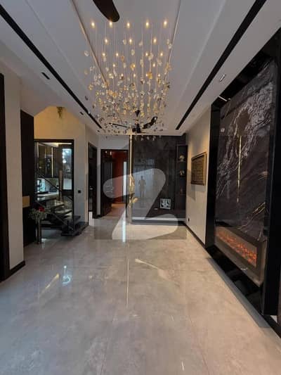 ڈی ایچ اے 9 ٹاؤن ڈیفنس (ڈی ایچ اے),لاہور میں 3 کمروں کا 5 مرلہ مکان 2.7 کروڑ میں برائے فروخت۔