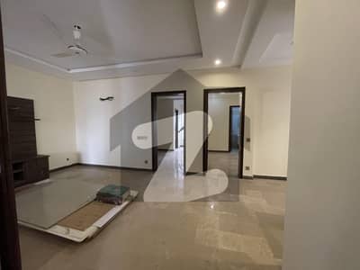 بحریہ انکلیو بحریہ ٹاؤن,اسلام آباد میں 5 کمروں کا 10 مرلہ مکان 1.7 لاکھ میں کرایہ پر دستیاب ہے۔