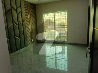 نشیمنِ اقبال لاہور میں 6 کمروں کا 10 مرلہ مکان 4.2 کروڑ میں برائے فروخت۔