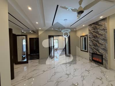 WAPDA TOWN 10 MARLA BRAND NEW MODREN STYLE HOUSE IS AVAILABLE FOR SALE