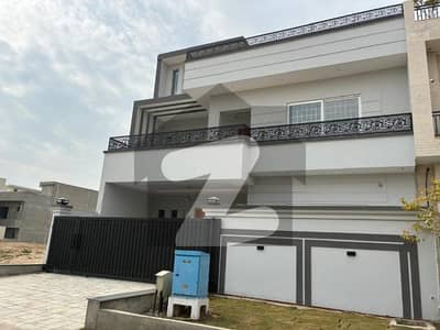 ایم پی سی ایچ ایس - بلاک سی 1 ایم پی سی ایچ ایس ۔ ملٹی گارڈنز,بی ۔ 17,اسلام آباد میں 6 کمروں کا 10 مرلہ مکان 5.15 کروڑ میں برائے فروخت۔